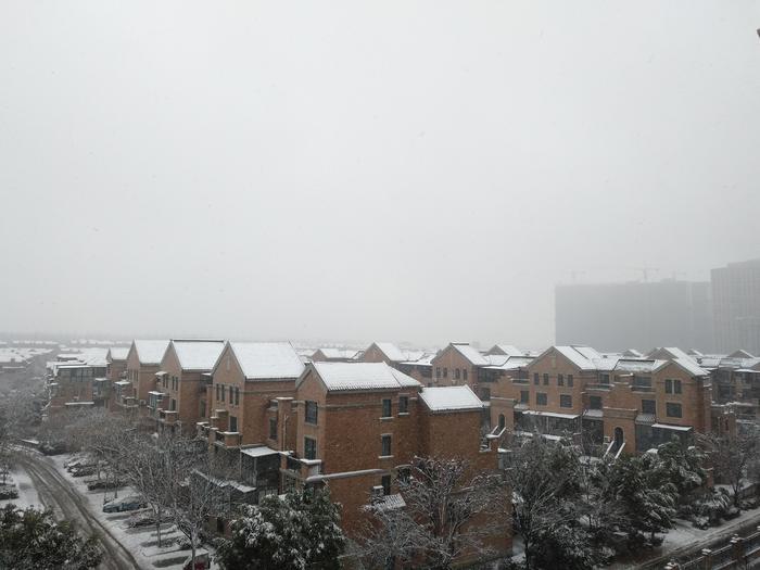南京的雪不停的下